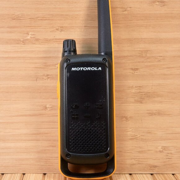 Motorola T471 Talkabout Two-Way Radio (Pair) with Charger Dock - Picture 2 of 7